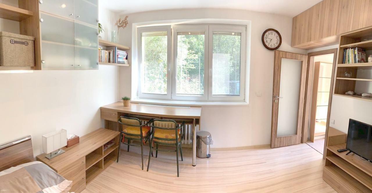 Krasny Apartman U Lesa, Trolejbus Do Centra A Bvv, Parkovani Zdarma Brno Ngoại thất bức ảnh